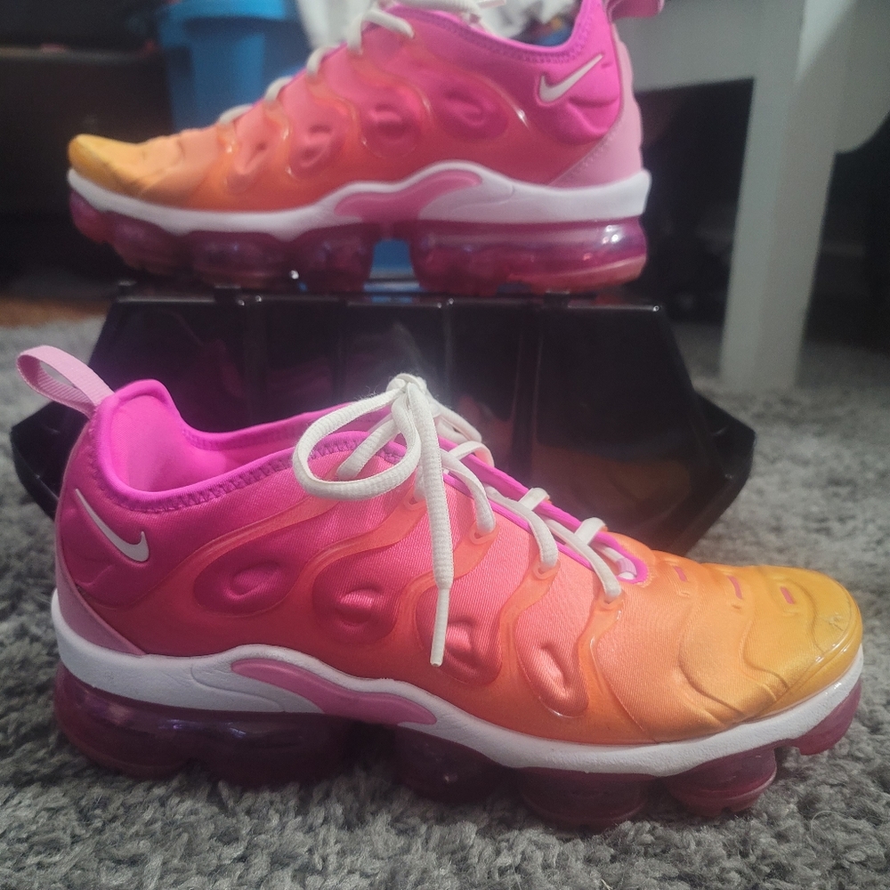 Nike Air VaporMax Plus Laser Fuchsia Summer Sunset Womens 10